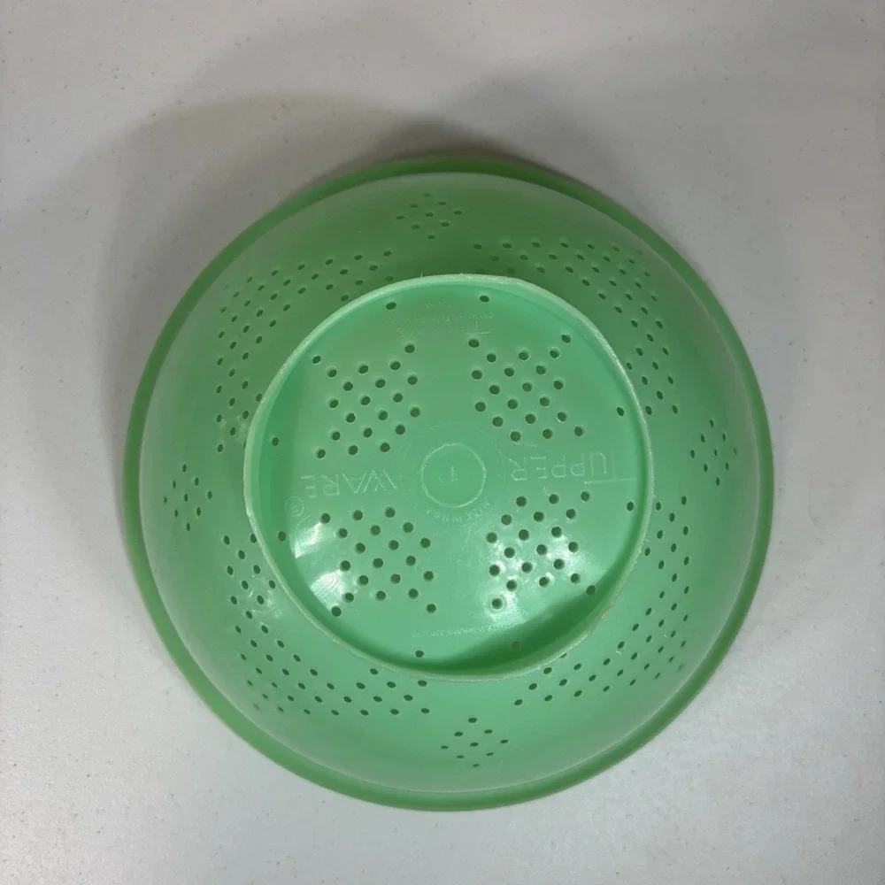 Tupperware Colander Food Strainer Bowl Jadeite Green 339-3Footed. Vintage Faded